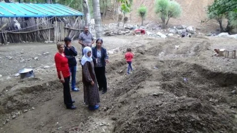 Baran Evi Heyelandan Etkilenen Aileyi Ziyaret Etti
