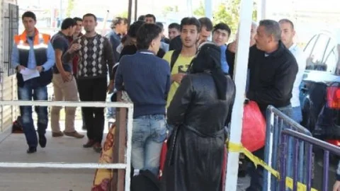 Öncüpınar Sınır Kapısı'nda Yoğunluk