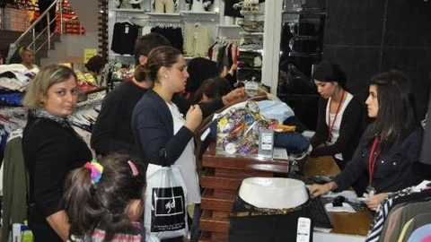 Vatandaşlar Mağazalara Akın Etti