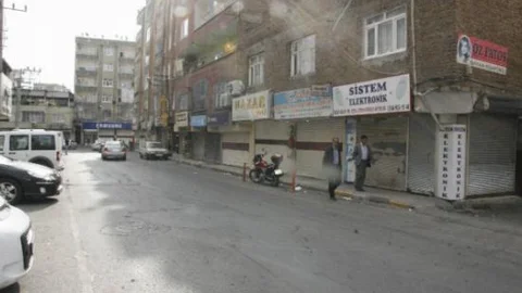 Diyarbakır'da Esnaf Kepenk Kapattı