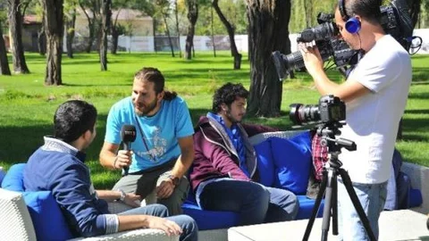 Trt'nin Yoldaki Haber Programı Agü'nün Sümer Kampüsünde