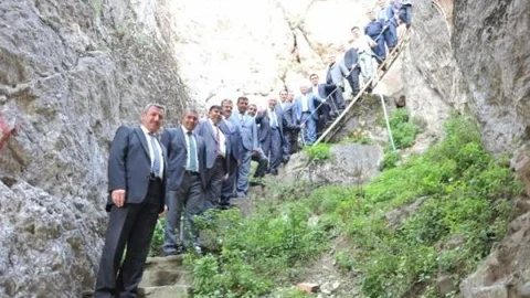 Vali Yılmaz Eğrigöz Kalesi'ne Hayran Kaldı