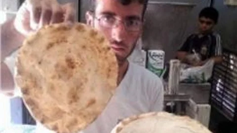 Mobil Fırınlar Suriyeli Sığınmacıların Ekmek İhtiyacını Karşılıyor