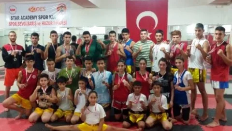 Sodes'in Desteklediği Sporcular Muay Thai'de Madalyaları Topladı