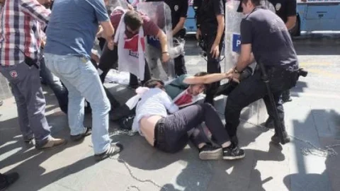 Antalya'da Savaş Tezkeresi Karşıtı Eylem