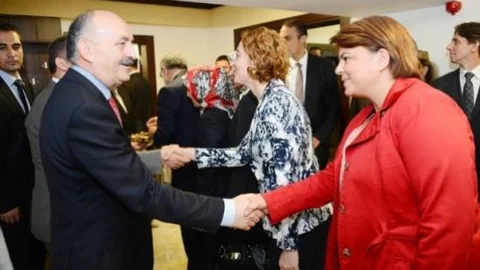 Bakan Müezzinoğlu Bakanlık Çalışanlarıyla Bayramlaştı