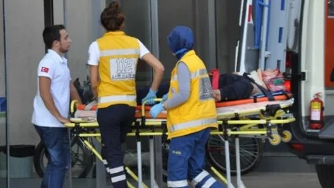 Yolun Karşısına Geçmek İsteyen Kadına Otomobil Çarptı