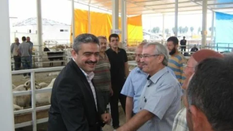 Başkan Alıcık Hayvan Pazarını Gezdi