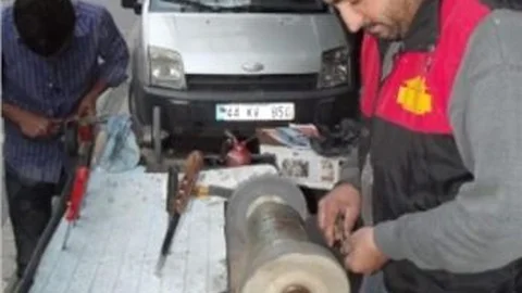 Bıçaklar Kurbanlıklara Hazırlanıyor