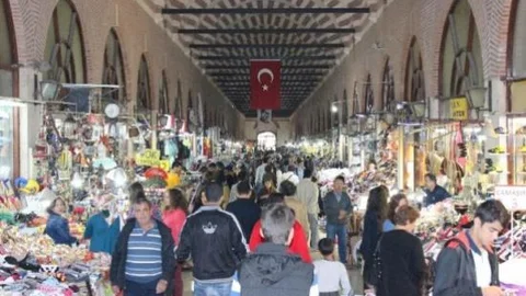 Tarihi Çarşılarda Bayram Yoğunluğu Yaşanıyor