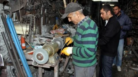 Bıçaklar Kurbana Bileniyor