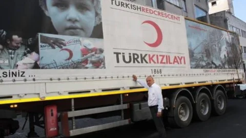 Türk Kızılayı Merter Şubesi'nden 100 Bin Kişiye Bayram Hediyesi