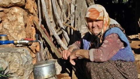 (özel Haber) 66 Yıl Önce Gelin Geldiği Evin Musluğundan İlk Kez Su Aktı