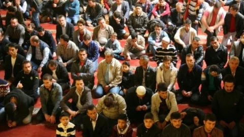 Bayram Namazında Camiler Doldu Taştı