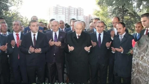 Bahçeli Alparslan Türkeş'in Mezarını Ziyaret Etti