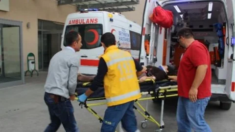 Otomobilin Çarptığı Kadın Hastanelik Oldu