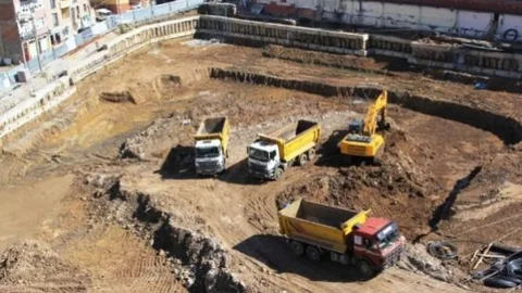 Karamürsel Kent Meydanında Kazı Çalışmaları Sürüyor