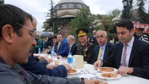 Protokol Bayramlaşması Yerini Halk Bayramlaşmasına Bıraktı