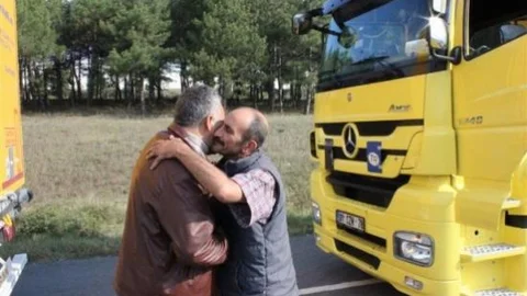 Tır Şoförlerinin Kapıkule'de Buruk Bayram Sevinci