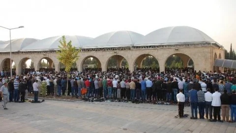 Bayram Namazında Camiler Dolup Taştı