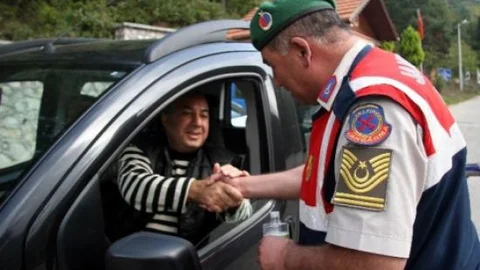 Jandarmadan Uludağ Yolcularına Bayram Şekeri