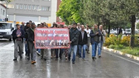 Tunceli'de Işid Saldırıları Yol Kapatma Eylemiyle Protesto Edildi