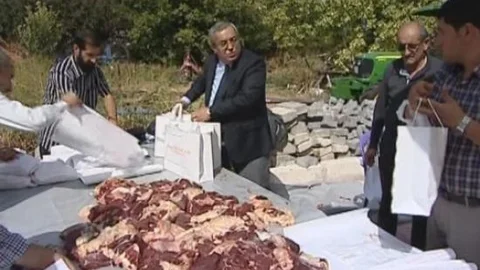 İş Adamı Reşat Erdoğan 2 Bin Aileye Et Dağıttı
