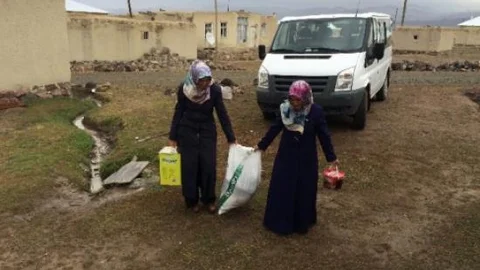 Özalp Kaymakamlı'ndan Gazi Ve Şehit Yakınlarına Kurbanlık Koyun Yardımı