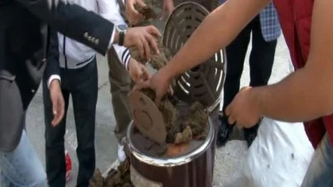 Nazlıaka'nın evinin önünde ilginç eylem!