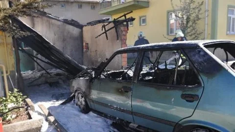 Garajdaki Otomobil Yandı