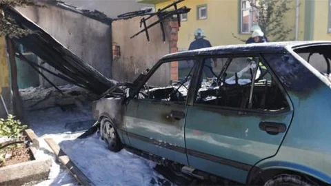 Garajdaki otomobil yandı!