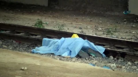 Trenin altında kalan genç hayatını kaybetti!