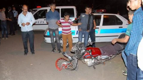 Motosiklet otomobile çarptı: 1 yaralı!