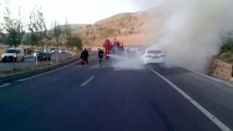 Seyir Halindeki Araç Alev Aldı