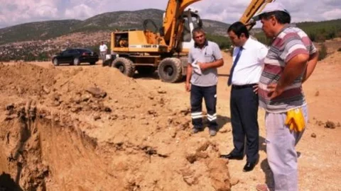 Bucak'ta Kanalizasyon Çalışmaları Sürüyor