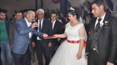 Belediye Başkanı Kendi Oğlunun Nikahını Kıydı
