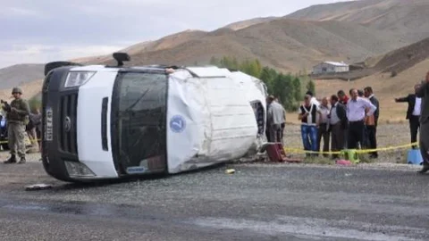 Muş'ta Minibüs Takla Attı: 1 Ölü 7 Yaralı