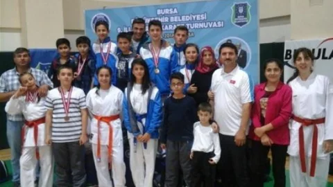 Yalovalı Karateciler Bursa'dan Madalyayla Döndü