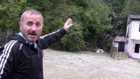 Artvin'de Sağanak Yağış Ve Fırtına