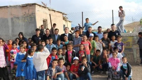 Emniyet Müdür Yardımcısı Yanan Okulları Ziyaret Etti