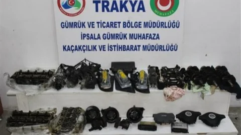 Hamzabeyli Ve İpsala Sınır Kapılarında Kaçak Oto Parçası Ele Geçirildi