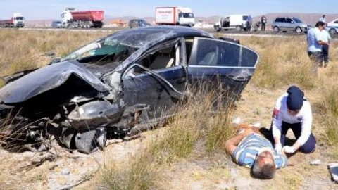 Otomobil Takla Attı: 1 Ölü 1 Yaralı