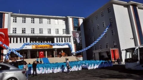 Bitlis'te Ziya Eren Spor Lisesi Açıldı