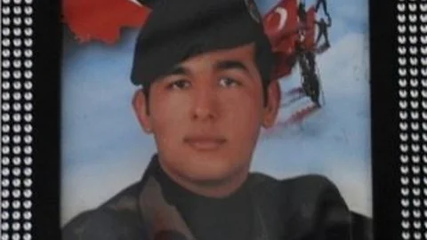 Şehit Polisin Baba Evine Ateş Düştü