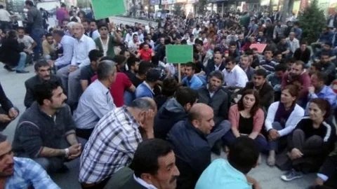 Hakkari'de Kobani İçin Oturma Eylemi