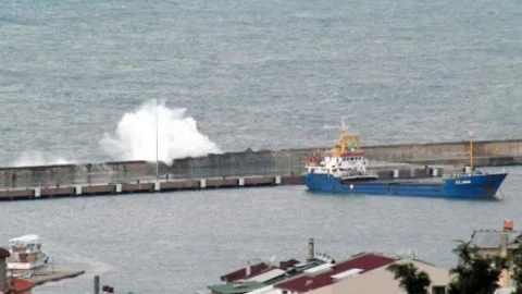 Balığa Çıkan 2 Tekne Fırtınaya Yakalandı