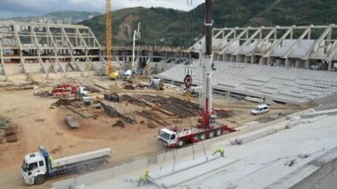 Akyazı Stadı'nın Betonarme Çalışmaları Tamamlandı