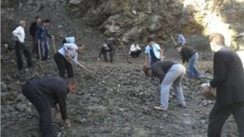 Sel Nedeniyle Köy Yolları Kapandı