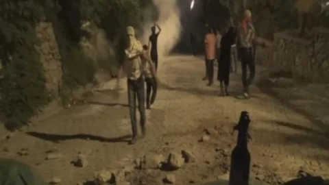 Molotof Atan Eylemci Yanmaktan Son Anda Kurtuldu