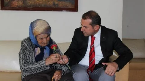 Ak Parti İl Başkanı Burhan Çakır Yaşlıları Ziyaret Etti